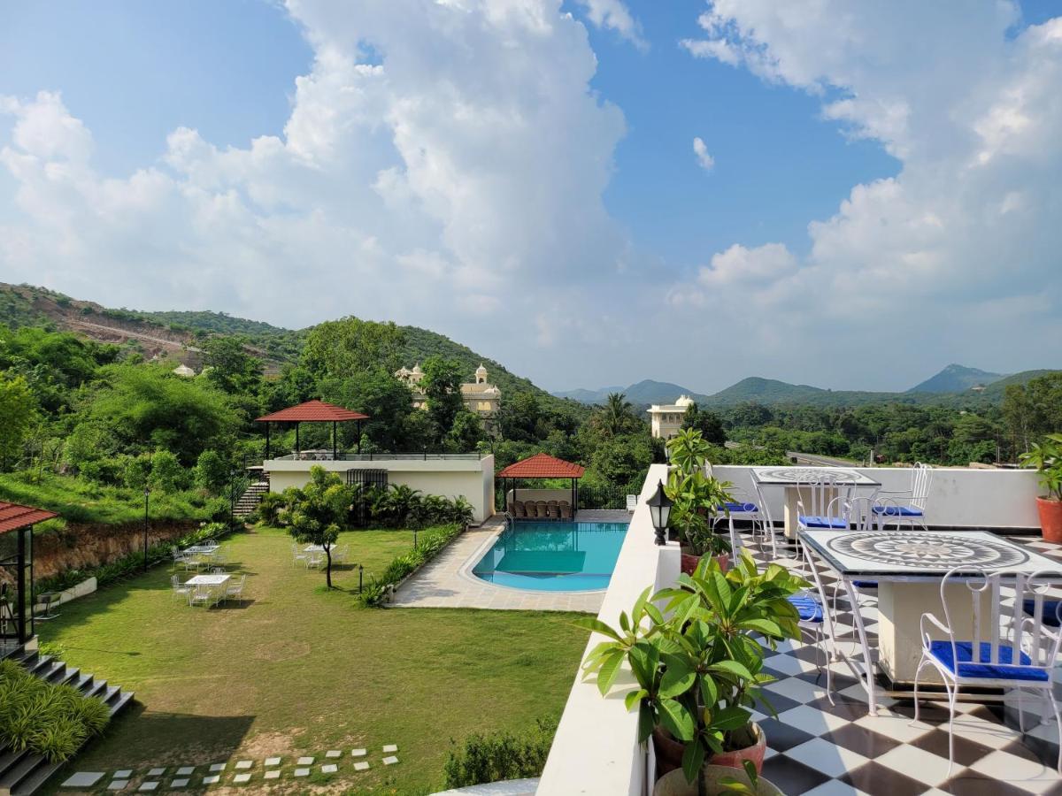 Aura Gold Resort ウダイプル エクステリア 写真